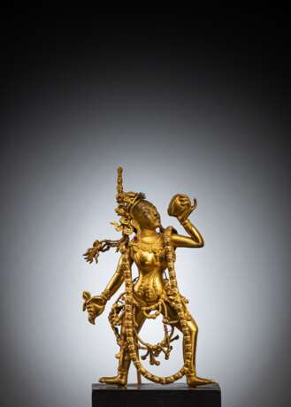 Feine und seltene feuervergoldete Repoussé-Figur der Sarvabuddha-Dakini - photo 1