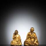 Zwei feuervergoldete Bronzen von Panthaka und Nagasena - photo 1