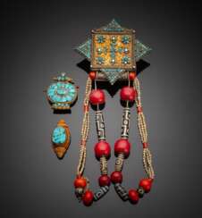 Amulettbehälter an Kette mit Dzi-Perlen, Anhänger und Amulett-Kasten