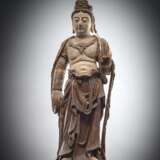 Skulptur des Guanyin aus Holz und Stucco - photo 1