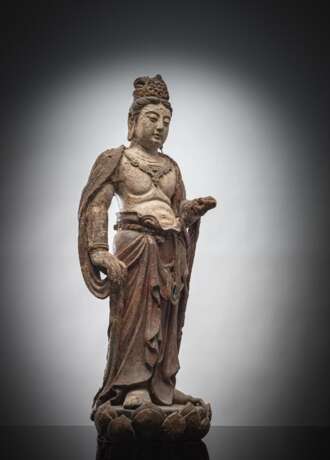 Skulptur des Guanyin aus Holz und Stucco - photo 2
