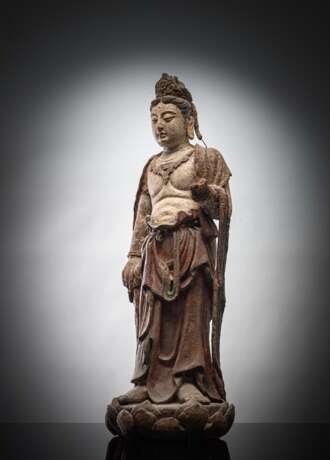 Skulptur des Guanyin aus Holz und Stucco - photo 3