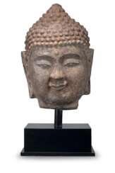 Monumentaler Kopf des Buddha Shakyamuni aus Stein