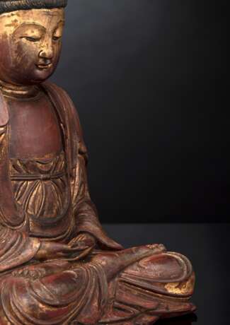 Vergoldete Holzfigur eines Bodhisattva mit Lackauflage - Foto 2