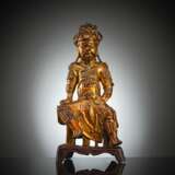 Lackvergoldete Bronze des Guandi auf einem Thron - Foto 1