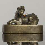 Siegel mit Knauf in Form eines liegenden Fo-Löwen - photo 1