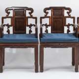 Acht Armlehnstühle aus Holz mit geflochtenen Sitzflächen - фото 3