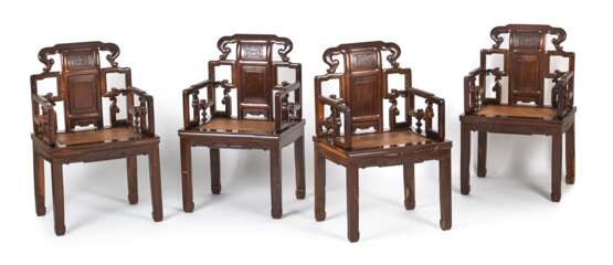 Acht Armlehnstühle aus Holz mit geflochtenen Sitzflächen - фото 12