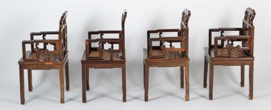 Acht Armlehnstühle aus Holz mit geflochtenen Sitzflächen - фото 13