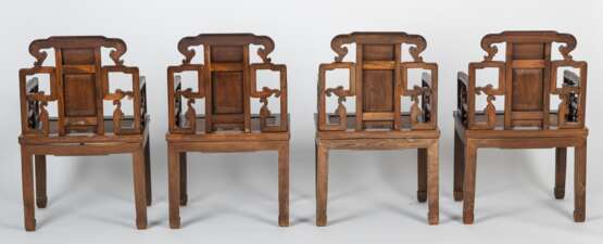 Acht Armlehnstühle aus Holz mit geflochtenen Sitzflächen - photo 14