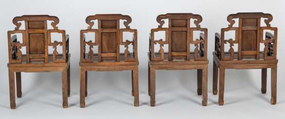 Acht Armlehnstühle aus Holz mit geflochtenen Sitzflächen - photo 21