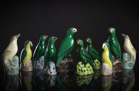 Fünf Paare Papageien aus Bisquit-Porzellan mit farbiger Bemalung - photo 1