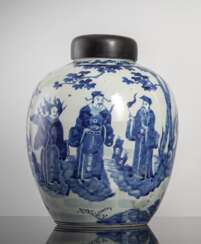 Schultervase aus Porzellan mit unterglasurblauem Figurendekor