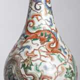 Tropfenförmige Vase mit fünf Drachen, polychrom dekoriert - photo 1