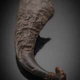 Zeremonial-Trinkhorn mit Bronzemontierung aus Büffel - фото 3