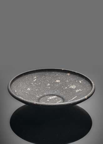 Feine flache Schale aus Granodiorit - фото 1