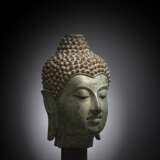 Feiner Kopf des Buddha aus Bronze - фото 2