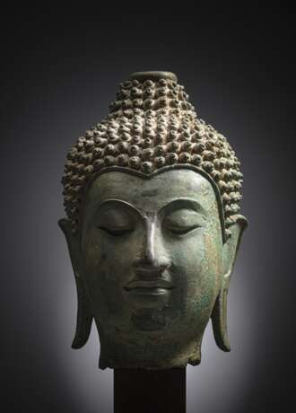 Feiner Kopf des Buddha aus Bronze - photo 3
