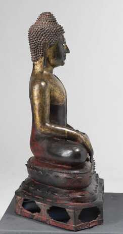 Lackvergoldete Bronze des Buddha Shakyamuni - photo 3