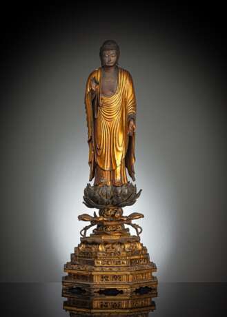 Figur des Buddha Amida aus Holz mit goldfarbener und schwarzer Lackfassung - Foto 1