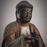 Feine Statue des Buddha Amida aus Holz mit goldener und schwarzer Lackfassung - Foto 3