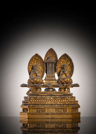 Altar aus Holz mit goldener- und schwarzer- Lackfassung - фото 1