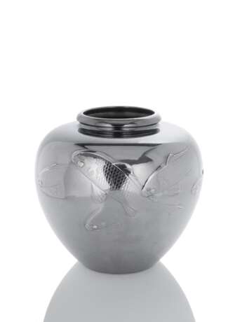 Feine Vase mit fünf Koi aus Silber - photo 1