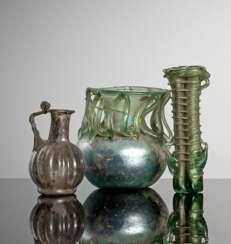 Drei Glasgefäße, u.a. römisch und islamisch
