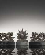 Product catalog. Drei Ornamente aus Bronze