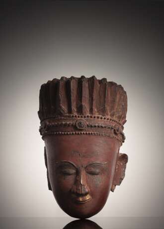 Kopf des Buddha Paree mit roter Lackfassung - фото 1