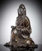 Countries and continents. Bronzefigur des sitzenden Kannon