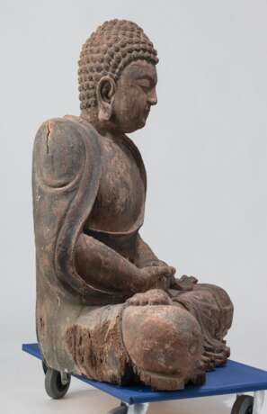 Statue des Buddha Shakyamuni aus Holz mit polychromer Fassung - Foto 3