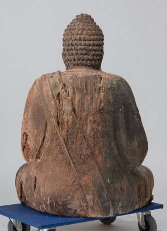Statue des Buddha Shakyamuni aus Holz mit polychromer Fassung - Foto 4