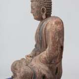 Statue des Buddha Shakyamuni aus Holz mit polychromer Fassung - Foto 5