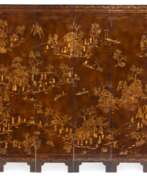 Каталог товаров. Sechsteiliger Stellschirm mit Goldlackdekor einer Flusslandschaft mit zahlreichen Figuralszenen