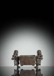 Weihrauchbrenner aus Bronze mit Griffen in Form von Ausländern