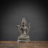 Bronzefigur einer dreigesichtigen Gottheit - photo 1