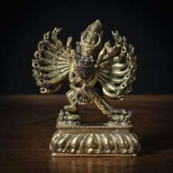 Feuervergoldete stehende Bronzefigur des Vajrabhairava in yab-yum auf Lotossockel