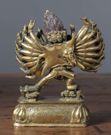 Feuervergoldete stehende Bronzefigur des Vajrabhairava in yab-yum auf Lotossockel - Foto 5