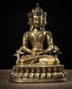 Overview. Vergoldete Bronze des vierköpfigen Buddha Vairocana auf einem Lotossockel sitzend, teilweise bemalt mit Pigmenten