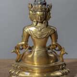 Vergoldete Bronze des vierköpfigen Buddha Vairocana auf einem Lotossockel sitzend, teilweise bemalt mit Pigmenten - Foto 2