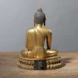 Vergoldete Bronze des Buddha Shakyamuni auf einem Lotossockel - photo 2