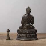Bronze des Buddha mit Resten von Vergoldung und kleines Siegel - Foto 2
