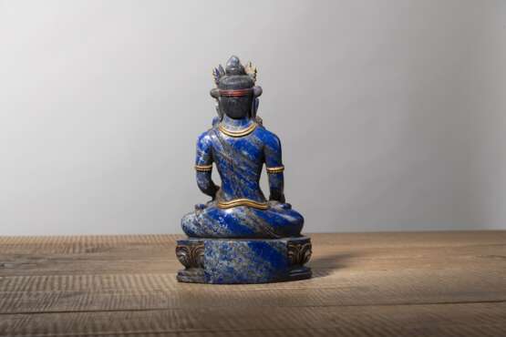 Buddha Amitabha aus Lapislazuli mit Vergoldung und Steinbesatz - Foto 2