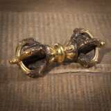 Teilvergoldetes fünfstrahliges Vajra aus Bronze - Foto 1
