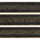 Drei Seiten aus einer tibetischen Handschrift mit je zwei Miniaturen - photo 1