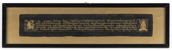 Drei Seiten aus einer tibetischen Handschrift mit je zwei Miniaturen - Foto 3