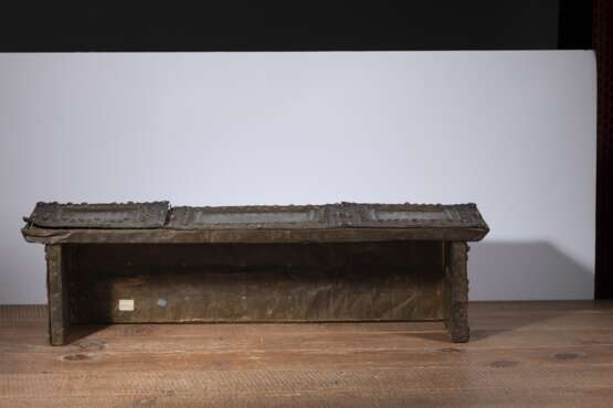 Altartisch aus Holz ummantelt mit Kupferblech mit Steinbesatz - Foto 3