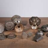 Konvolut acht Silberarbeiten, u.a. Deckeldosen, Kelch, Schalen - Foto 4