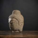 Kopf des Buddha aus Sandstein - фото 4